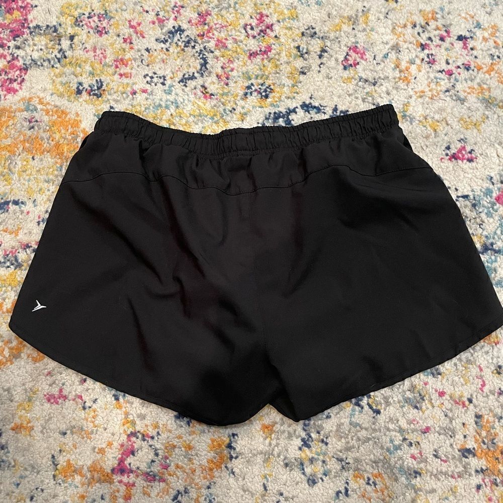 Old Navy active shorts size M - Picture 2 of 4